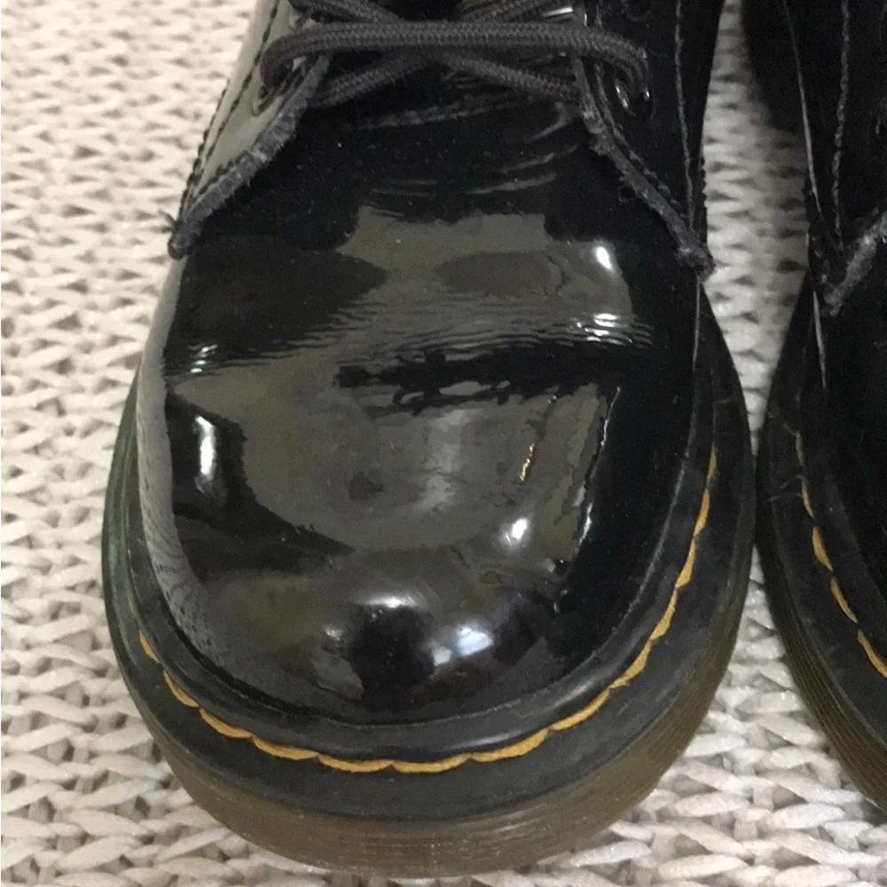Doc Martens, the 1460 Junior Boots Black Patent